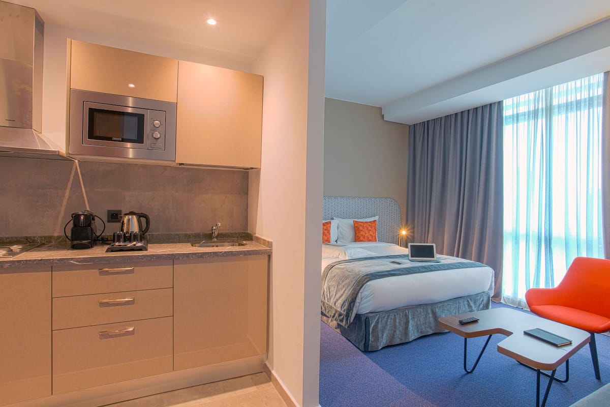 Standard Studio, 1 Double Bed | 1 bedroom, minibar, individually decorated, desk