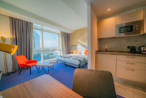 1 habitación, minibar, escritorio y espacio para trabajar con laptop 