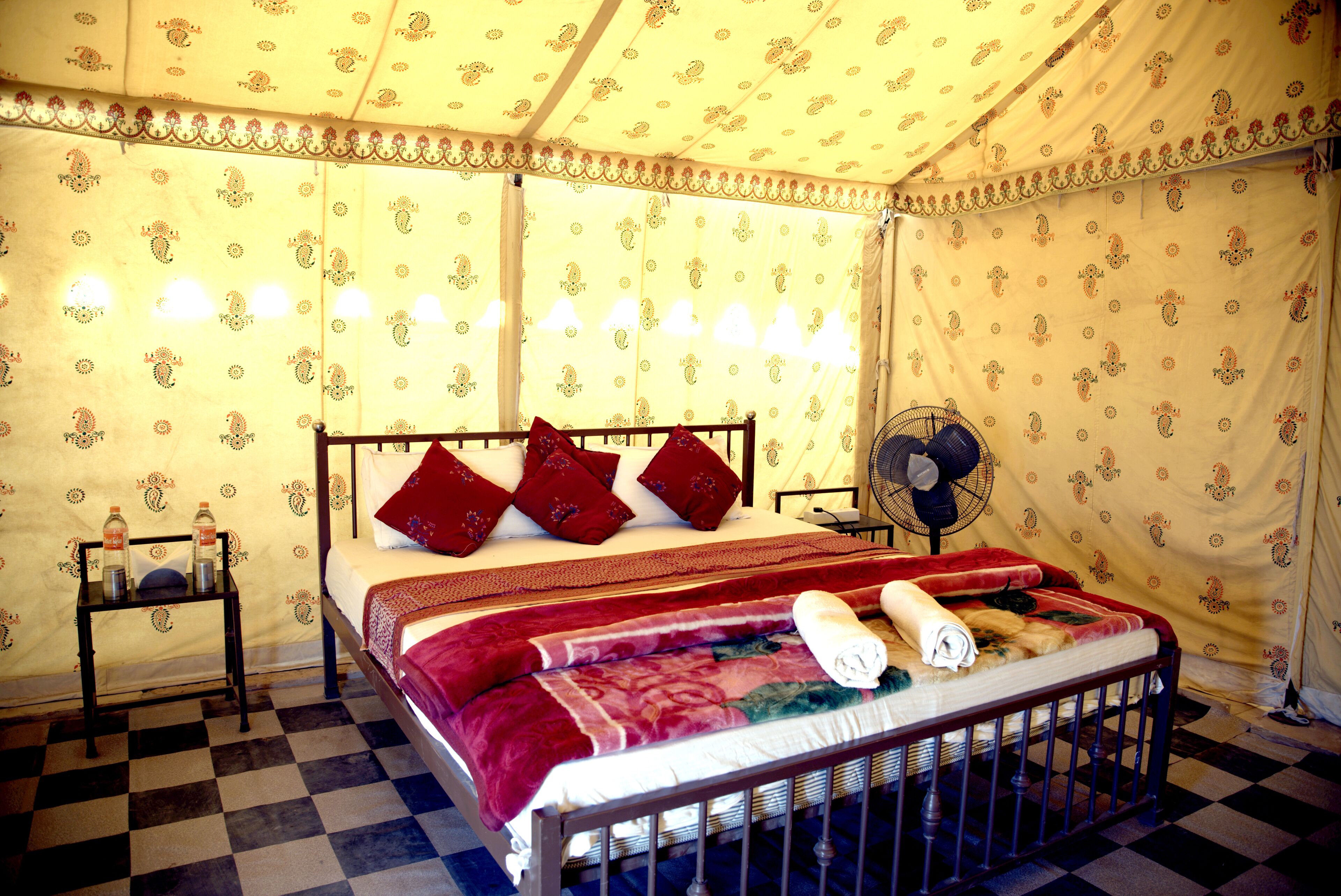 Deluxe Room (Non AC) | Bathroom | Shower, free toiletries, towels