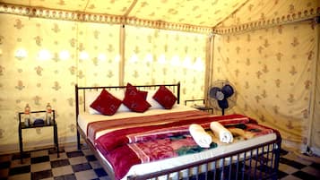 Deluxe Room (Non AC) | Bathroom | Shower, free toiletries, towels