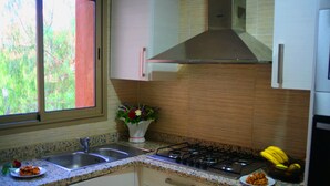 Căn hộ, 2 phòng ngủ | Bếp riêng | Tủ lạnh, lò vi sóng, lò nướng, bếp nấu 