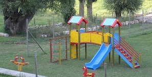 Children’s play area – outdoor
