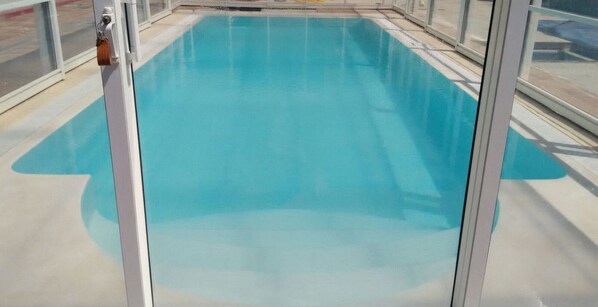 2 من حمّامات السباحة الخارجية