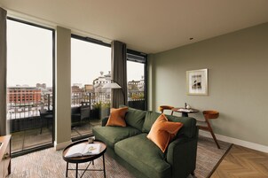 Penthouse One Bedroom | Living area | 43-inch flat-screen TV with digital channels