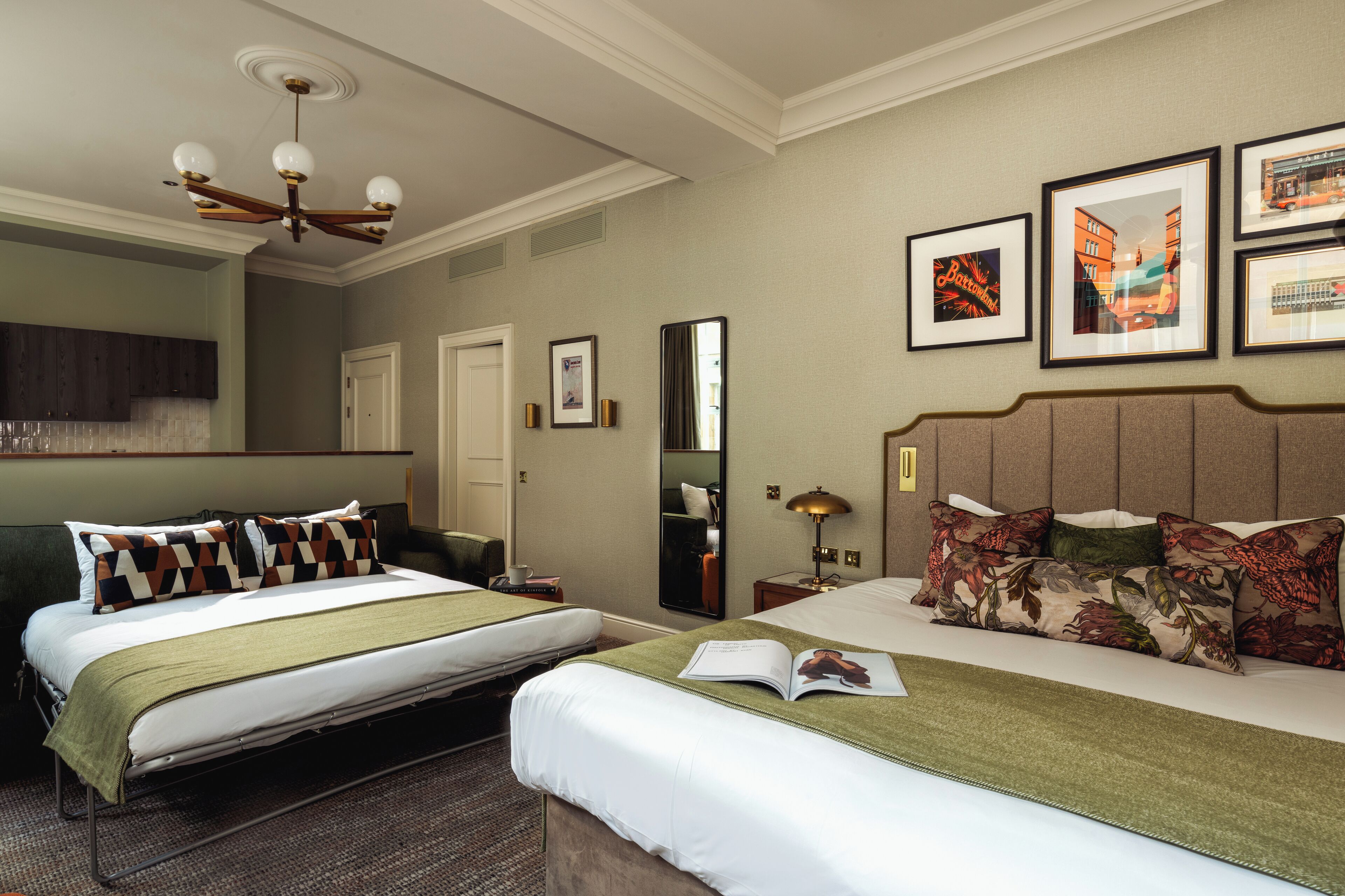 Open Plan One Bedroom | 노트북 작업 공간, 암막 커튼, 방음 설비, 다리미/다리미판