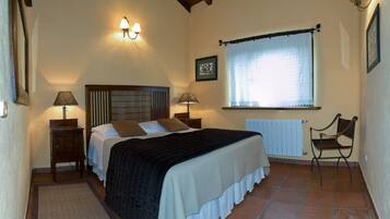 1 bedroom, Egyptian cotton sheets, premium bedding, down duvets