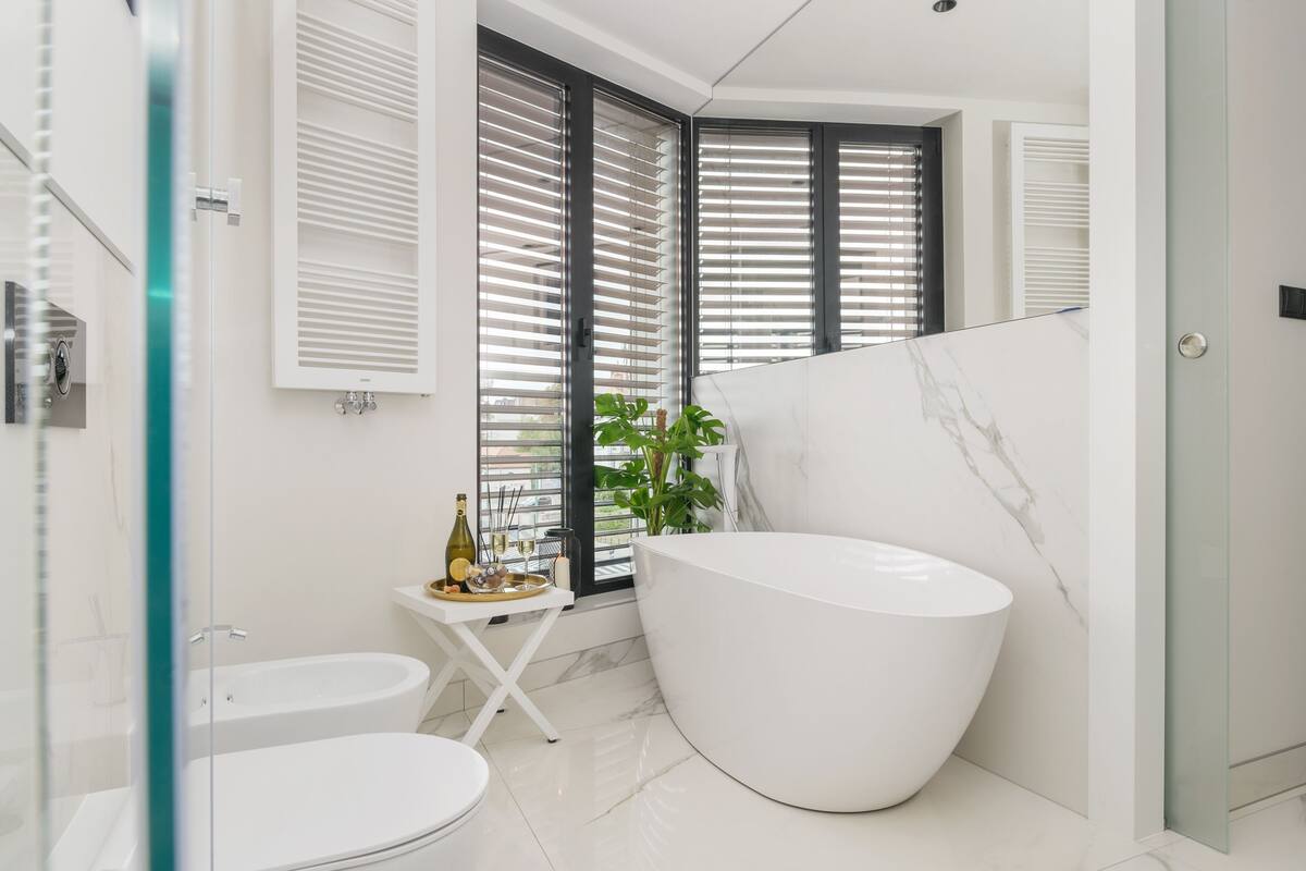 Design Apart Daire, 1 Büyük (Queen) Boy Yatak, Küçük Mutfak, Köşe | Banyo | Duş, ücretsiz banyo/kozmetik ürünleri, saç kurutma makinesi, terlik 