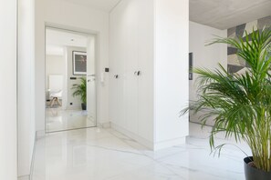 Decoración personalizada, muebles diferentes y escritorio