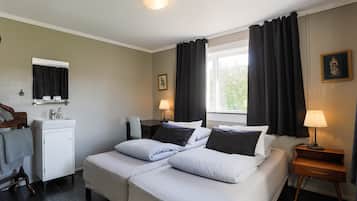 Standard Double or Twin Room, Non Smoking, Shared Bathroom | Blackout drapes, soundproofing, free WiFi, bed sheets