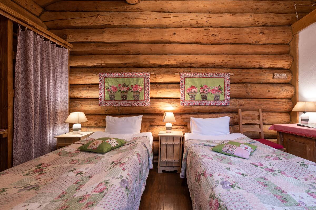 Standaard Twin kamer (Shuldyr) | 1 slaapkamer, individueel gedecoreerd, een bureau