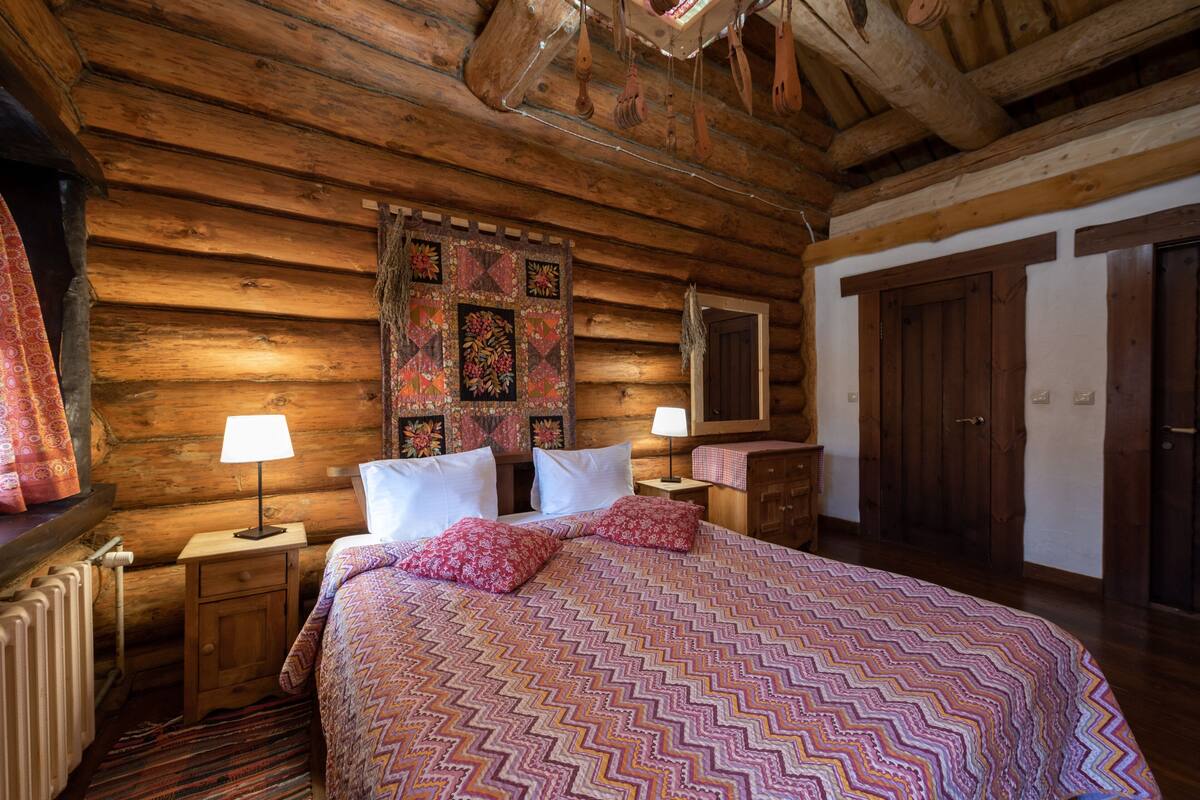 Standaard tweepersoonskamer (Palazpu korka) | 1 slaapkamer, individueel gedecoreerd, een bureau