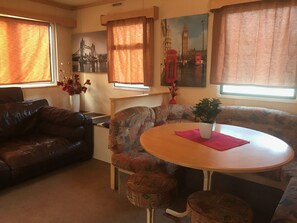 Mobile Unterkunft, 3 Schlafzimmer, Nichtraucher | Wohnbereich