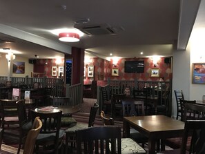 Se sirven desayunos, comidas y cenas