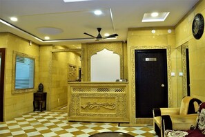 Reception - V Resorts Desert Pride Jaisalmer - Hostel (Jaisalmer)