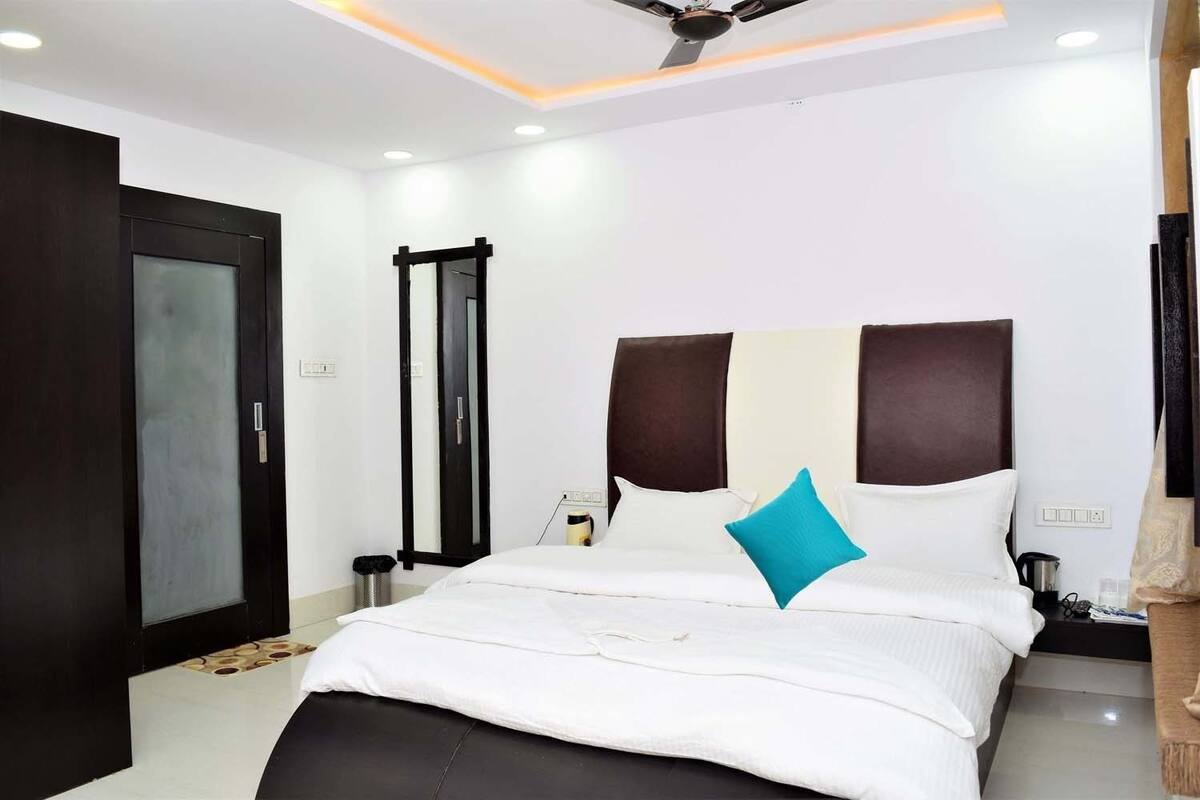 Deluxe Room | Soundproofing, rollaway beds, free WiFi, bed sheets