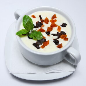 Café da manhã com buffet todos os dias (RUB 525 por pessoa)