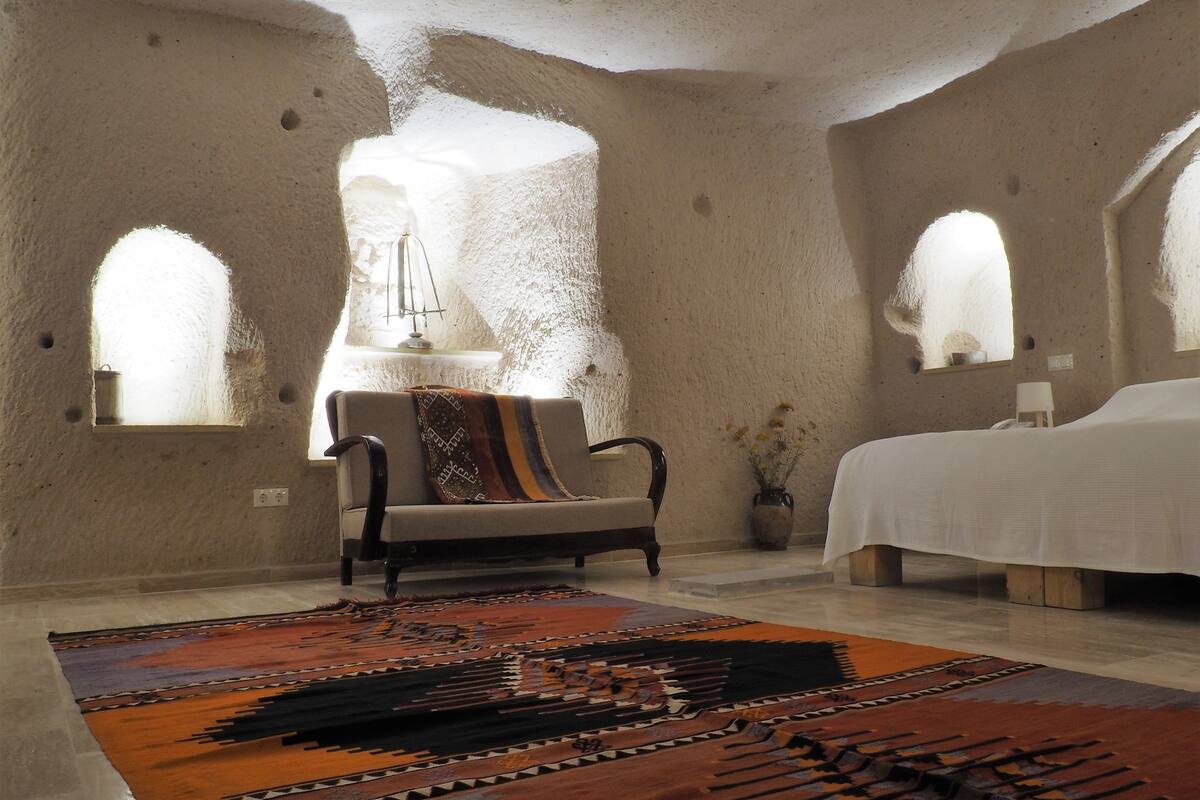 royal suite, 1 bedroom | 1 bedroom, in-room safe, desk, laptop workspace