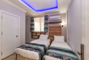 Familienzimmer, 2 Schlafzimmer | 1 Schlafzimmer, Minibar, Verdunkelungsvorhänge, kostenloses WLAN