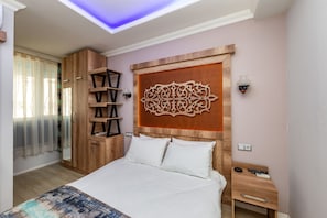 Standard-Doppelzimmer, 1 Doppelbett | Minibar, Verdunkelungsvorhänge, kostenloses WLAN, Bettwäsche