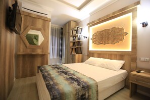 Habitación doble estándar, 1 cama matrimonial | Minibar, cortinas blackout, wifi gratis y ropa de cama