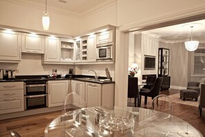 Apartment, 2 Bedrooms | Private kitchen | Fridge, microwave, oven, stovetop - HIPHIPStay - The Michael Flatley Suite (Dublin)