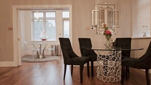 Apartamento, 2 habitaciones | 2 dormitorios, escritorio, tabla de planchar con plancha y wifi gratis