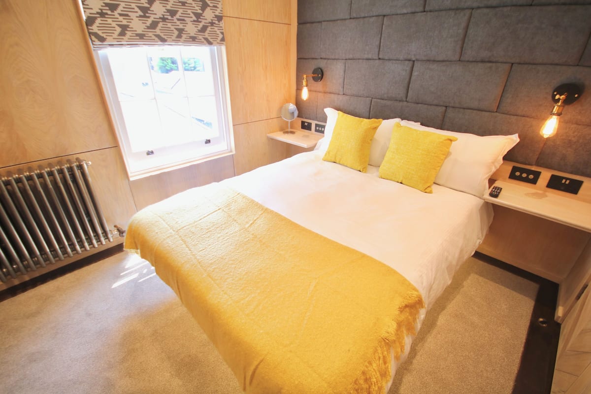 1 slaapkamer, bedden met traagschuimmatras, een kluis op de kamer