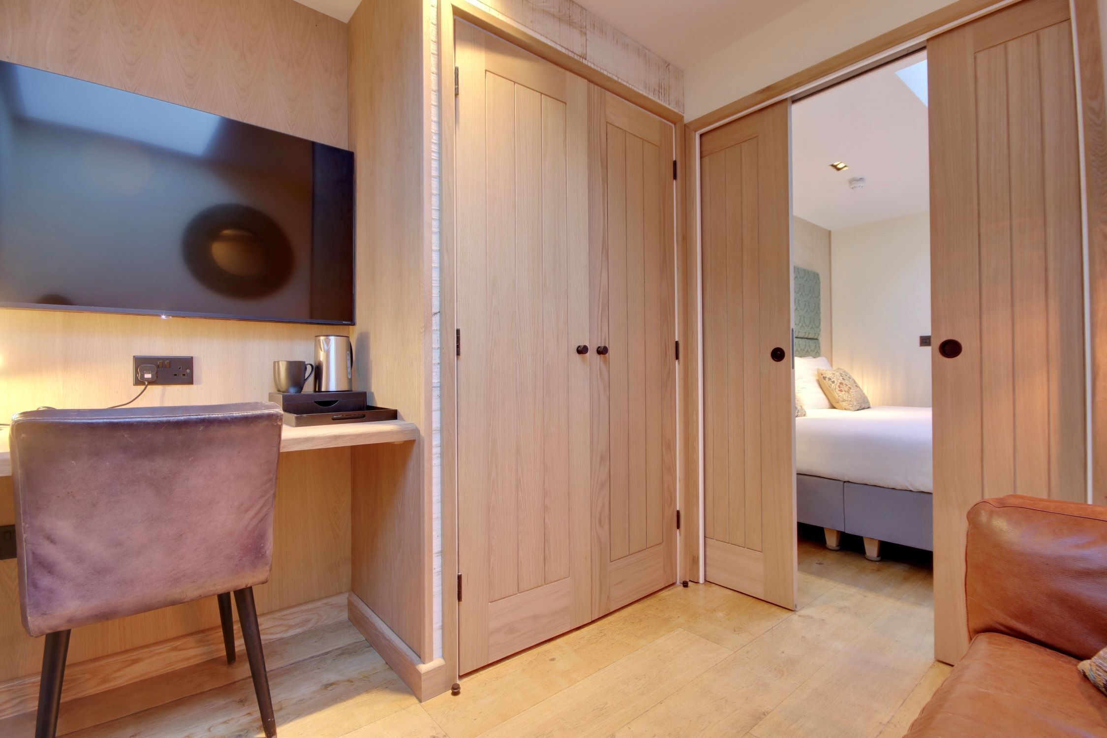 Superior kamer, 1 kingsize bed, niet-roken, privébadkamer | 1 slaapkamer, bedden met traagschuimmatras, een kluis op de kamer