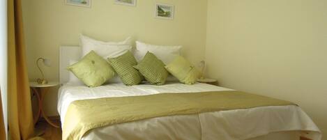 Leilighet | 1 soverom, skrivebord, blendingsgardiner og strykejern/-brett