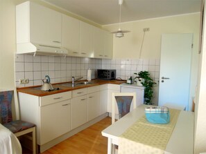 Apartment | Private kitchen | Fridge, oven, stovetop, coffee/tea maker - Boardinghouse Nordpark (Moenchengladbach)