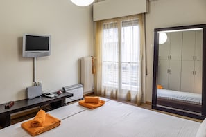 2 Schlafzimmer, Schreibtisch, Bügeleisen/Bügelbrett, kostenloses WLAN