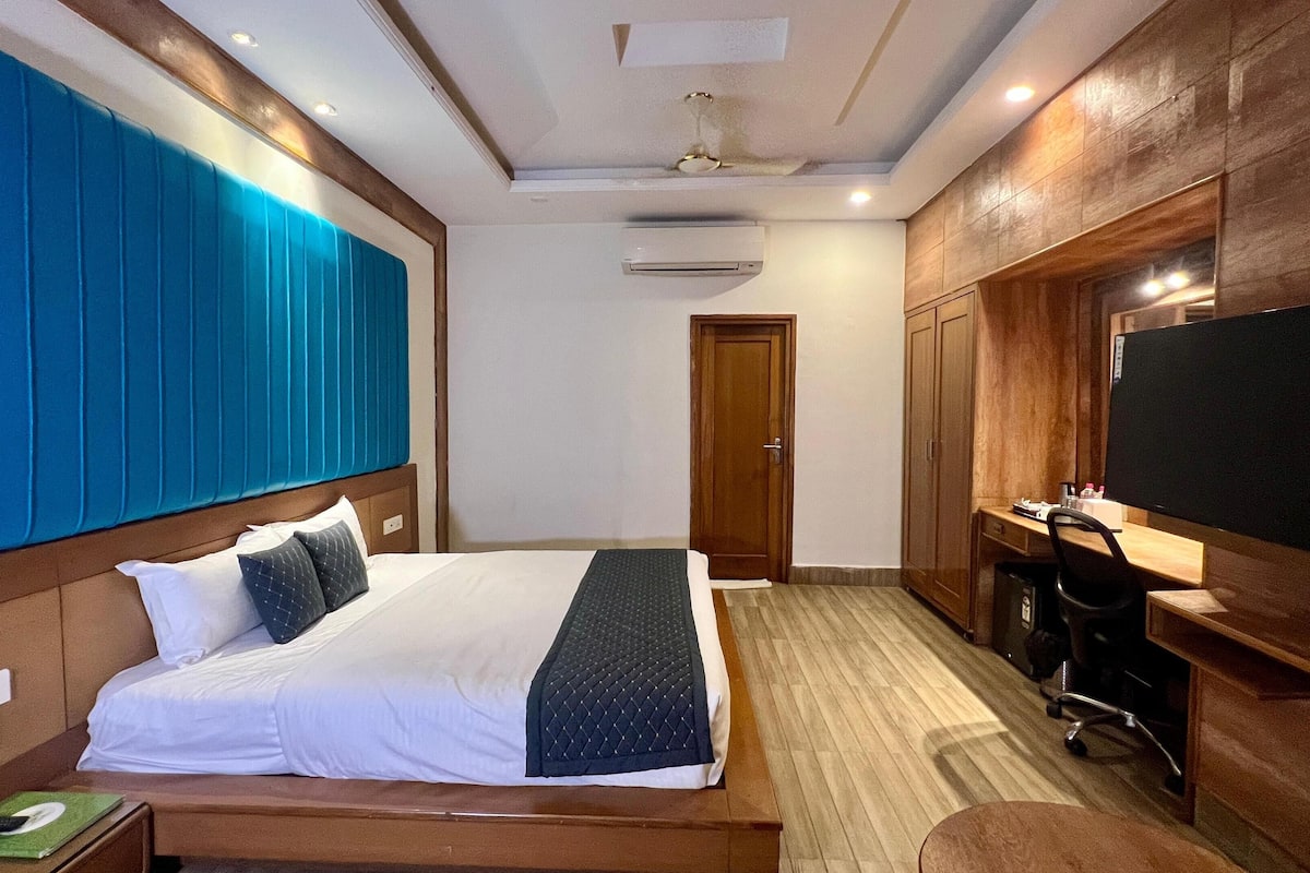 Presidential Suite, Smoking | 1 bedroom, in-room safe, blackout drapes, iron/ironing board