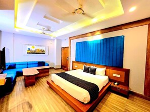 1 bedroom, in-room safe, blackout curtains, iron/ironing board - Gopinath The Grand (Karnal)