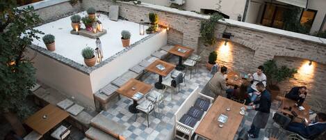 Breakfast, lunch and dinner served