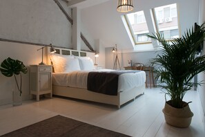 Double Room, 1 Queen Bed | In-room safe, desk, blackout curtains, iron/ironing board - Smokvica Dorćol B&B (Belgrade)