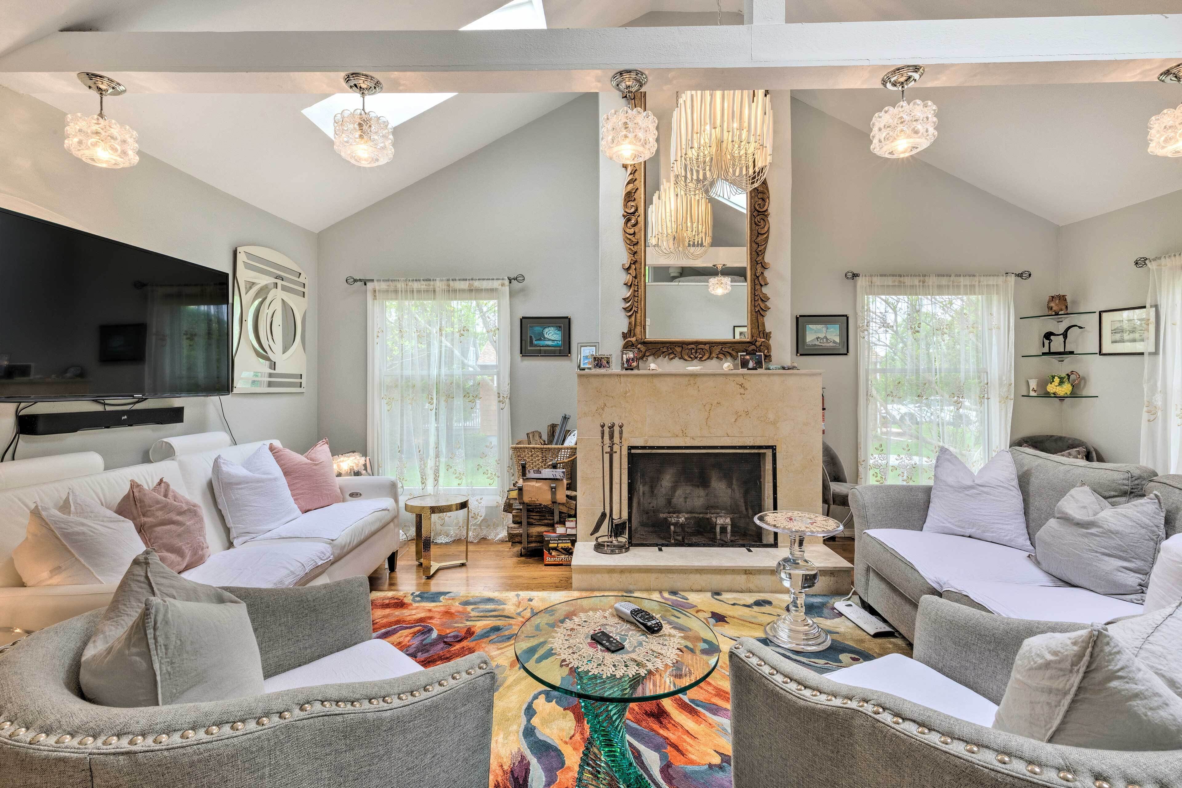 TV, fireplace, DVD player, books