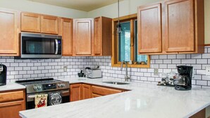 Private kitchen - Walk to Beach: Beautiful Lake Naomi Retreat! (Pocono Pines)