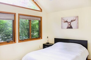 4 chambres, lit parapluie, accès Internet, draps fournis