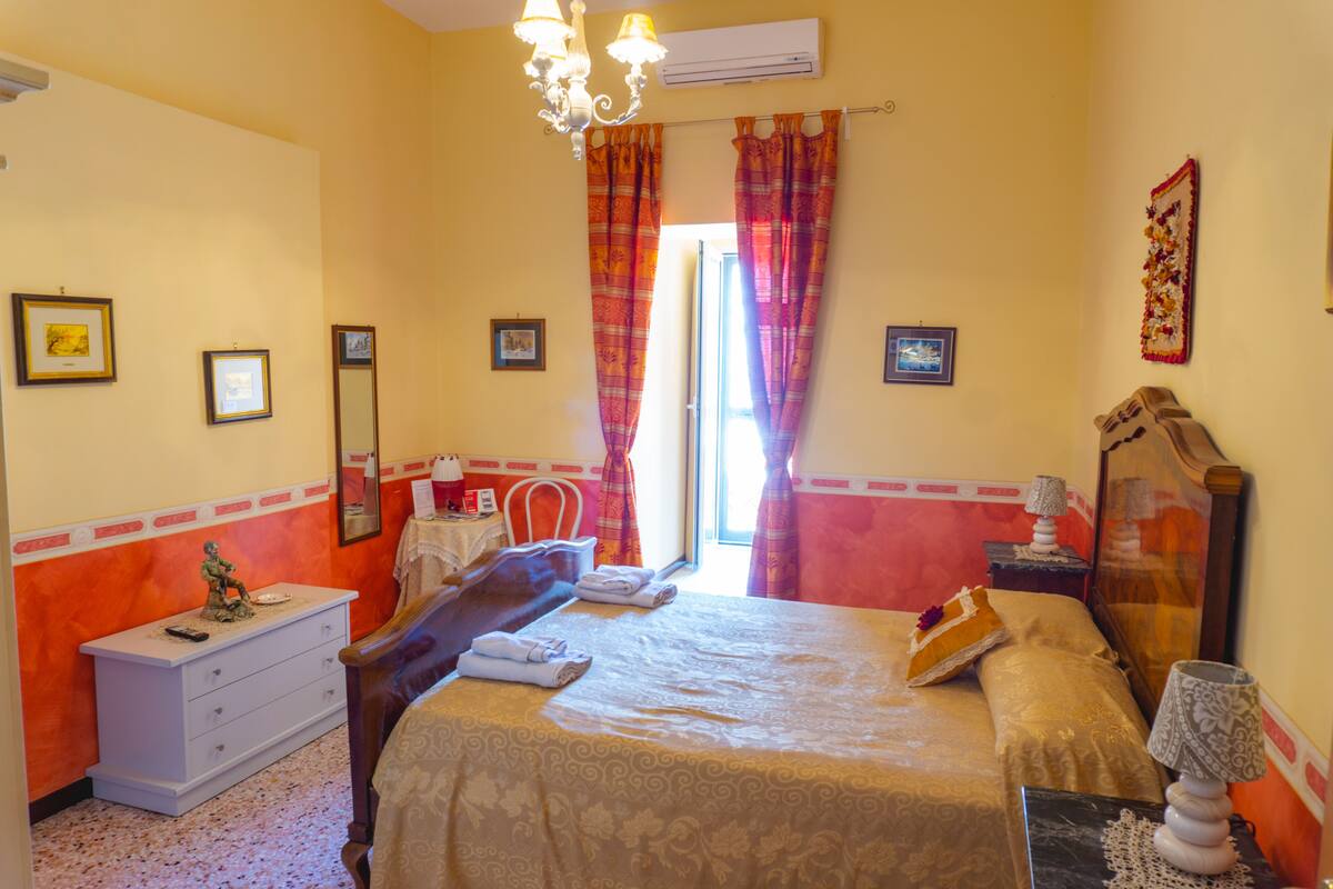 Quarto casal standard | Frigobar, escrivaninha, Wi-Fi de cortesia, roupa de cama