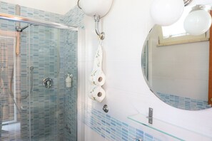 Comfort Double Room | Bathroom shower - Bed and Breakfast Fabiola (Pompei)