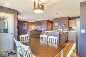 Dining - Stunning Mountain Views: Silverthorne Condo! (Silverthorne)