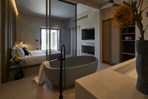 Crown ,Grand Split-level Suite with Private Pool and Outdoor Jacuzzi | Premium bedding, minibar, in-room safe, soundproofing