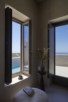 Crown ,Grand Split-level Suite with Private Pool and Outdoor Jacuzzi | Premium bedding, minibar, in-room safe, soundproofing