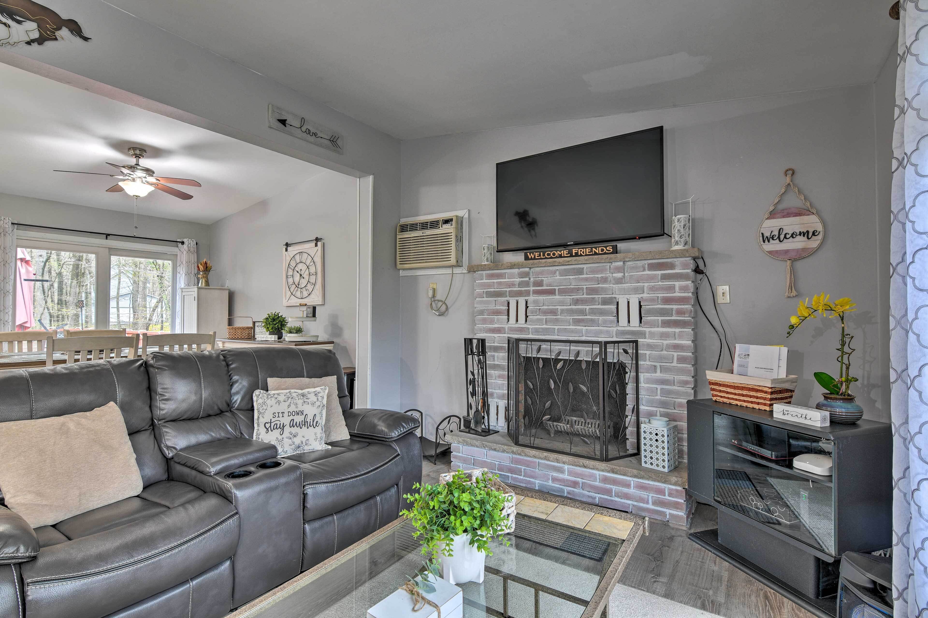 Scenic Home w/ Pool Access: 3 Mi to Bushkill Falls