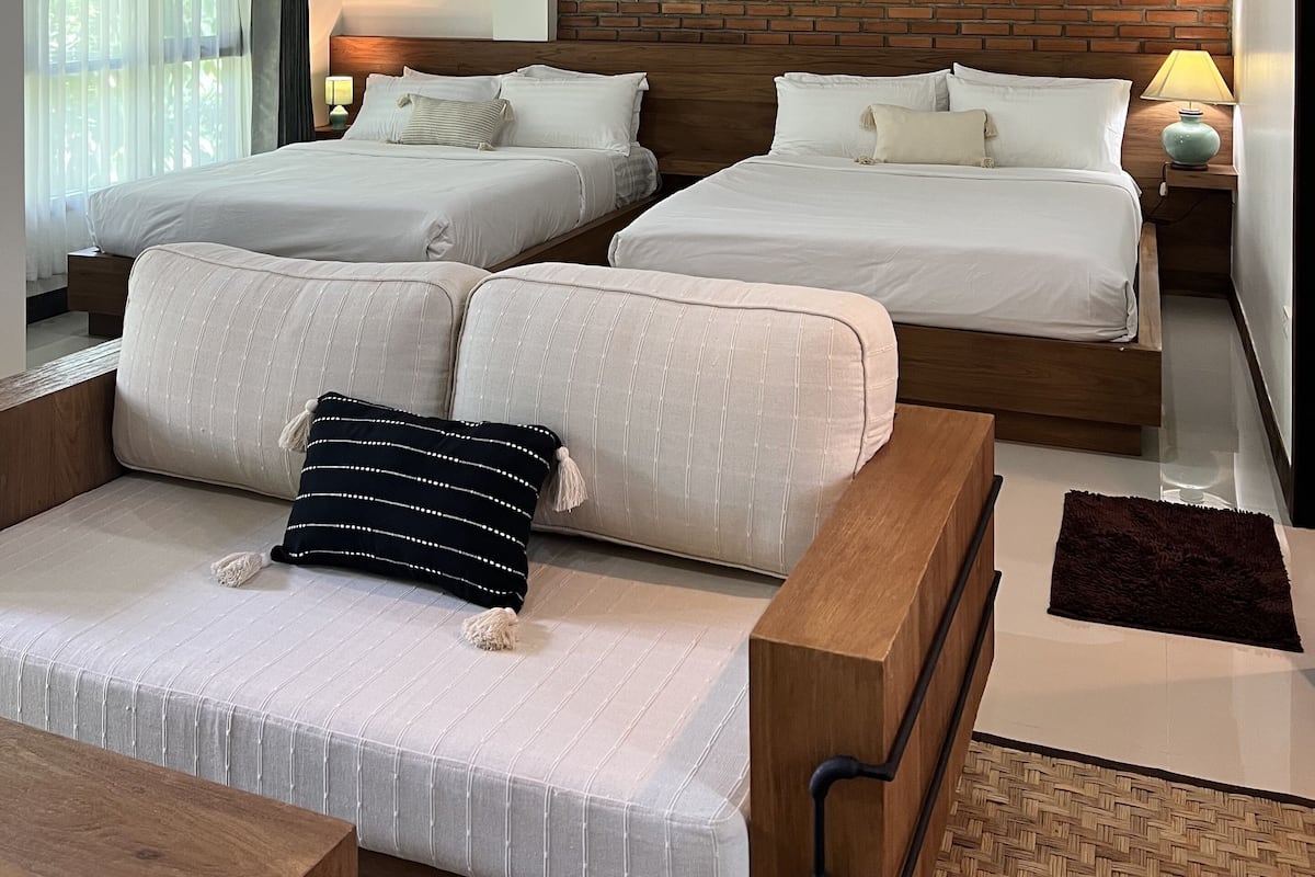 Villa superior, vista al jardín (Family Room) | Cortinas blackout y wifi gratis