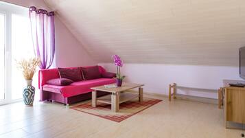 Family Apartment, 2 Bedrooms (Nordseite) | Minibar, free WiFi, bed sheets