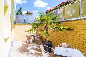 Habitación familiar (Deluxe) | Terraza o patio