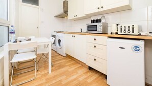 Economy Apartment, 1 Bedroom | Private kitchen - One Bedroom Apartment Notting Hill (London)