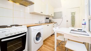 Economy Apartment, 1 Bedroom | Private kitchen - One Bedroom Apartment Notting Hill (London)