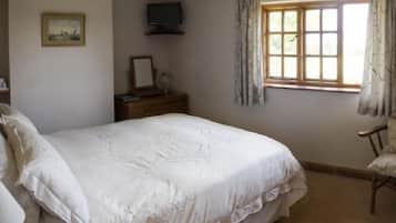 Habitación doble | Ropa de cama de alta calidad, escritorio, tabla de planchar con plancha